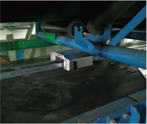  輸送機智能巡檢機器人  
